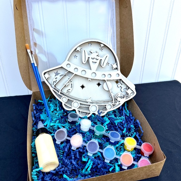 Alien Space Ship - Paint kit - Handmade - Picture 3 of 3